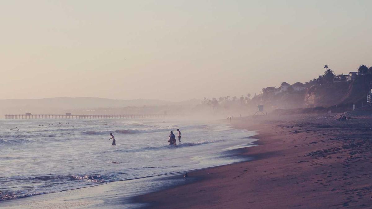 毛主席的诗词:大雨落幽燕,白浪滔天”怎么解释啊??求高手!